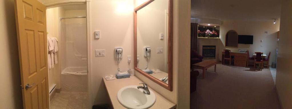 ווייטקורט New Imperial Suites מראה חיצוני תמונה
